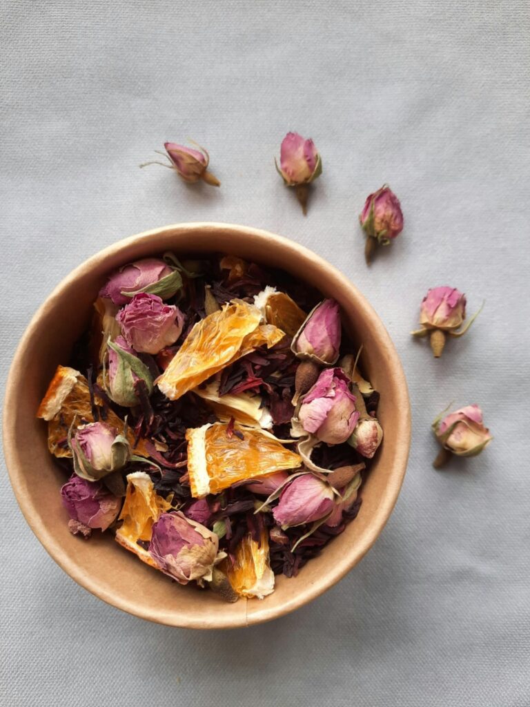 Laranja e flores secas